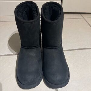 🚨Brand New never worn UGG Kids' Classic Short II Waterproof Boot